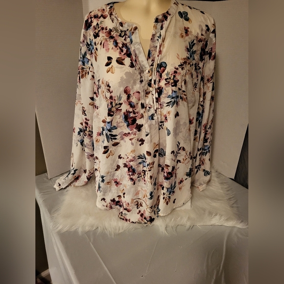 Torrid Flowers Blouse Size 0 Plus Size - Picture 1 of 5